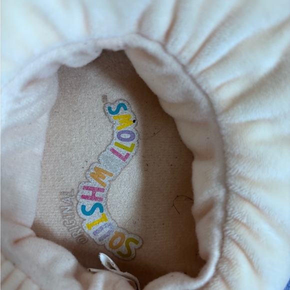 Squishmallows Purple and Cream Kids Slippers Size 6-7 - Picture 2 of 8